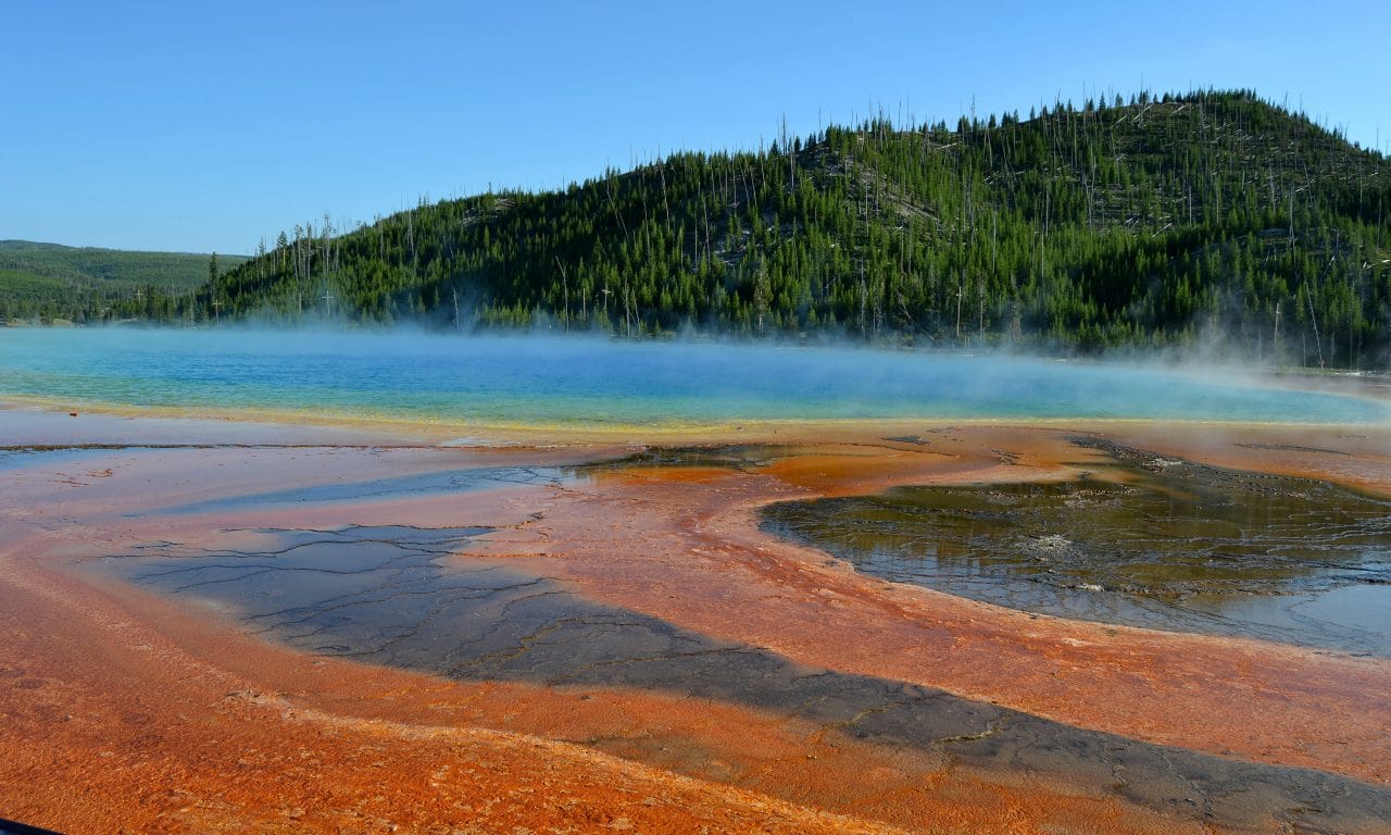 Grand_Prismatic_Spring_(14839242991)